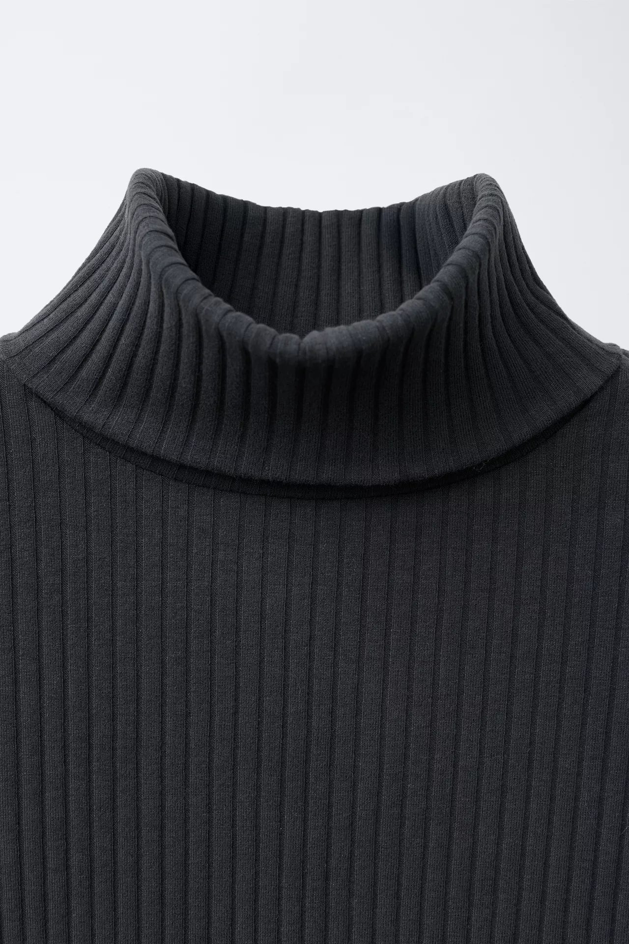 ESSENTIAL RIBBED TURTLE NECK - BLACK