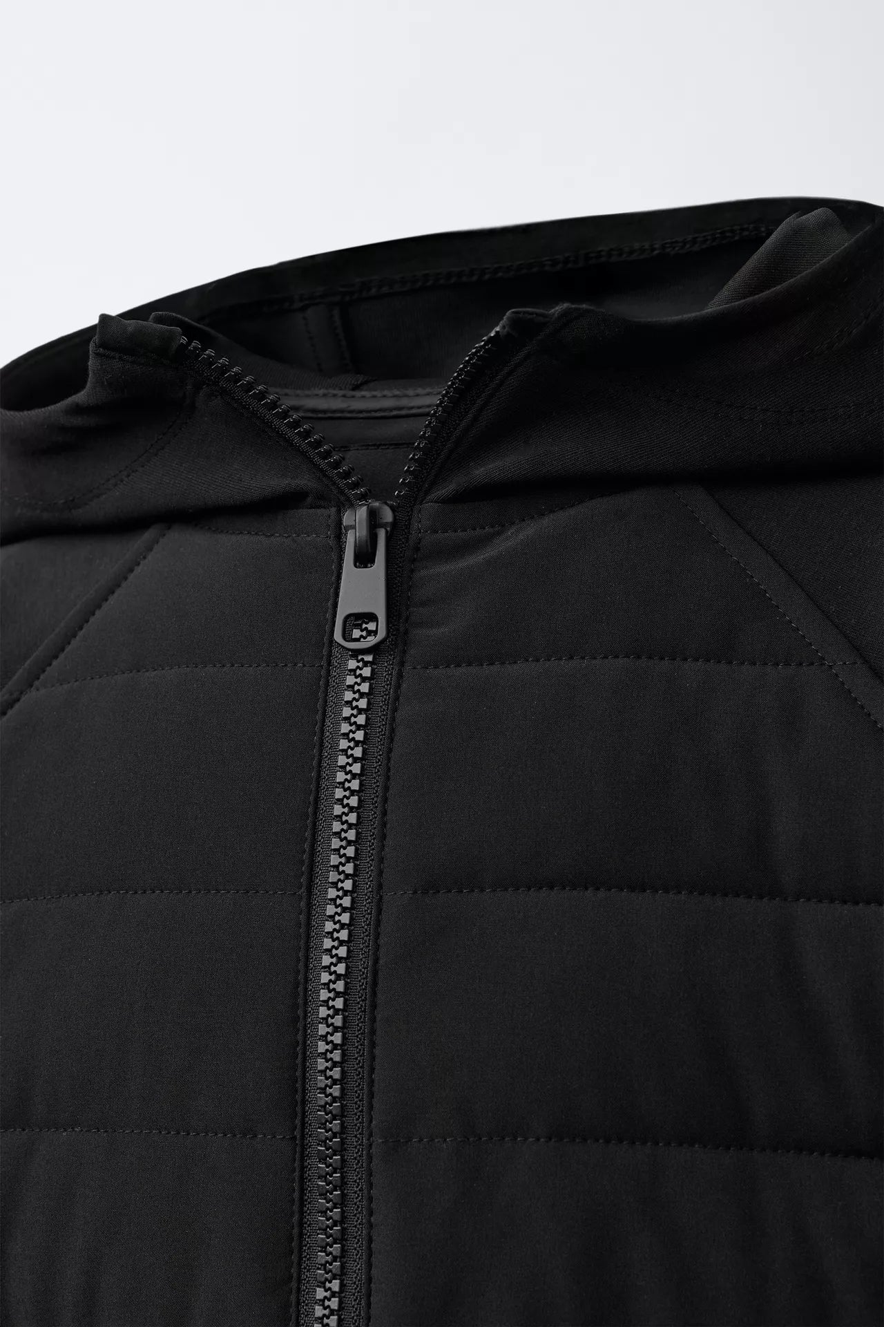 LIGHTWEIGHT HYBRIDGE JACKET - BLACK