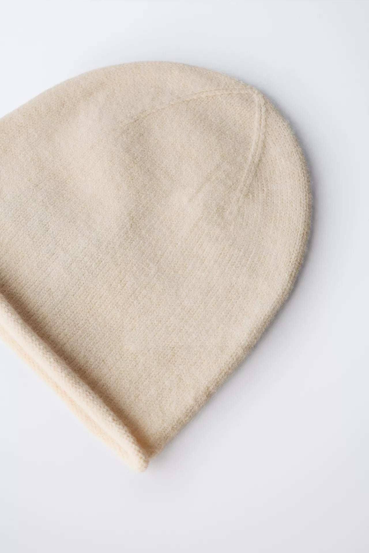 ESSENTIAL KNIT BEANIE - SAND