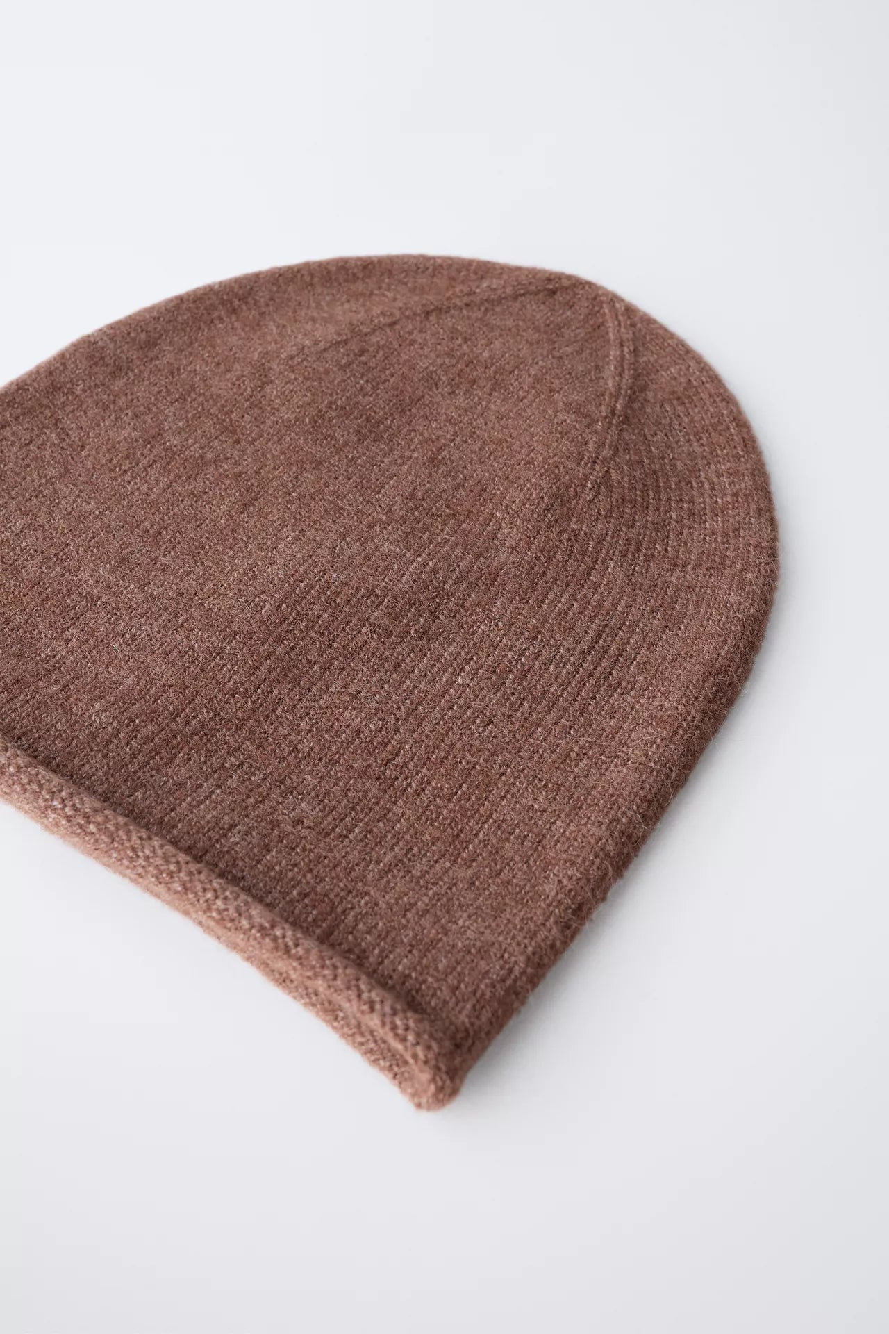 ESSENTIAL KNIT BEANIE - BROWN
