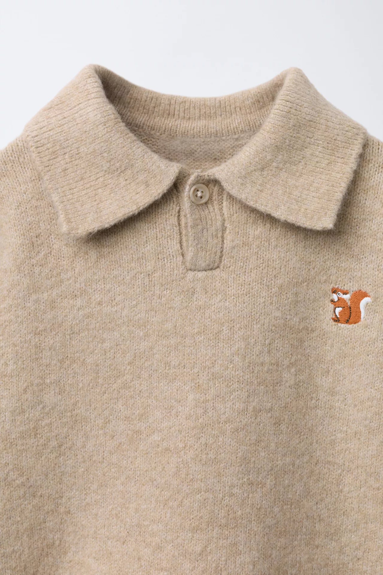 BASIC KNITTED LOGO POLO - BEIGE