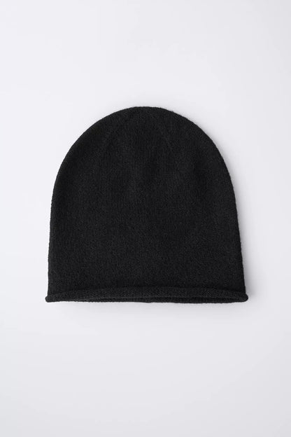 ESSENTIAL KNIT BEANIE - BLACK