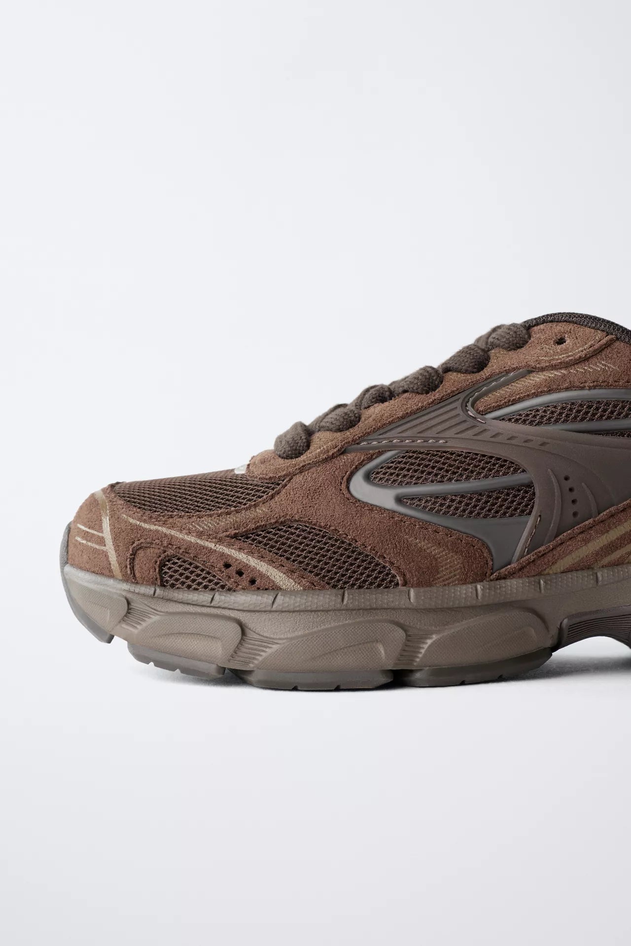 RUNAWAY TRAINER - BROWN