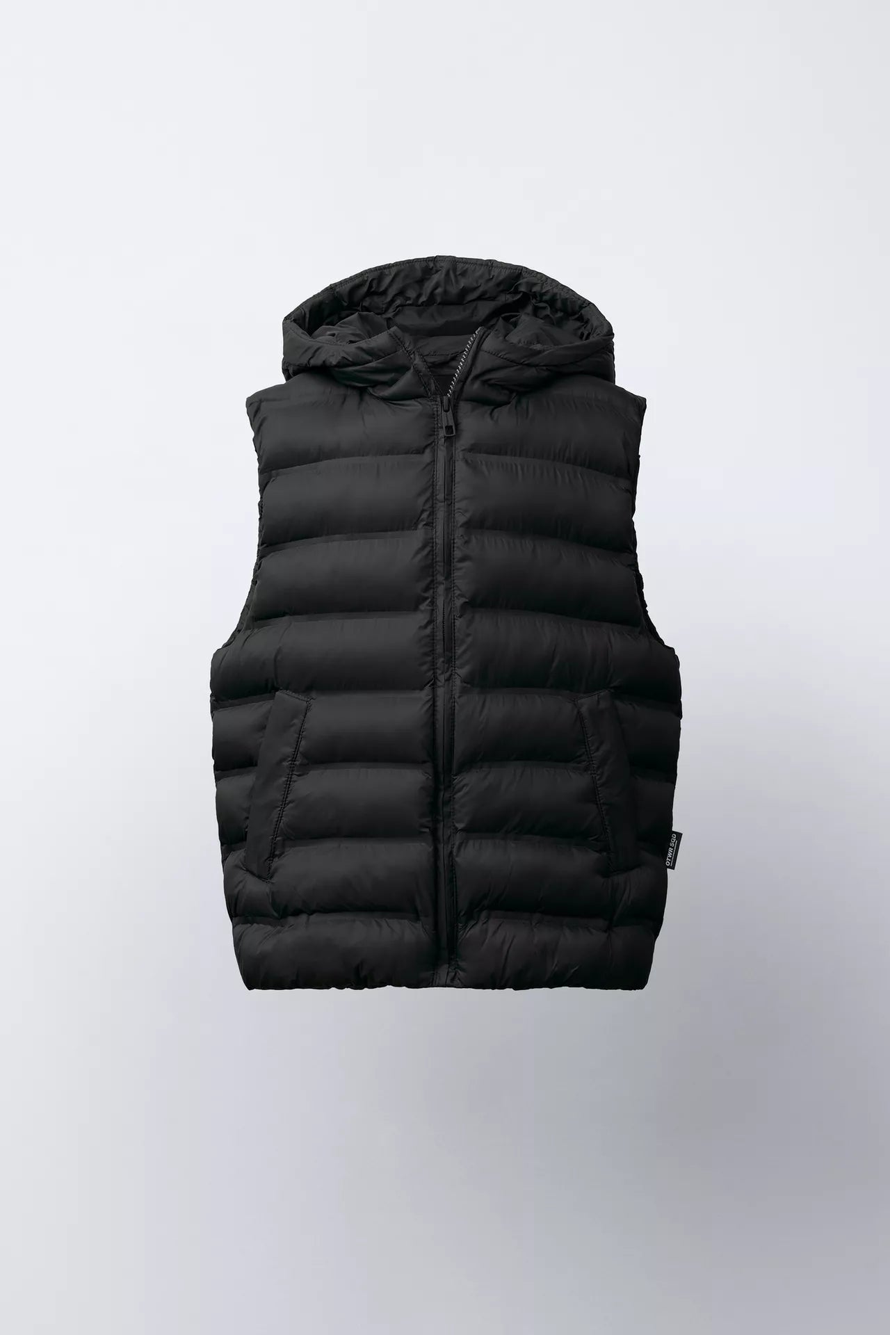 ESSENTIAL GILET - BLACK
