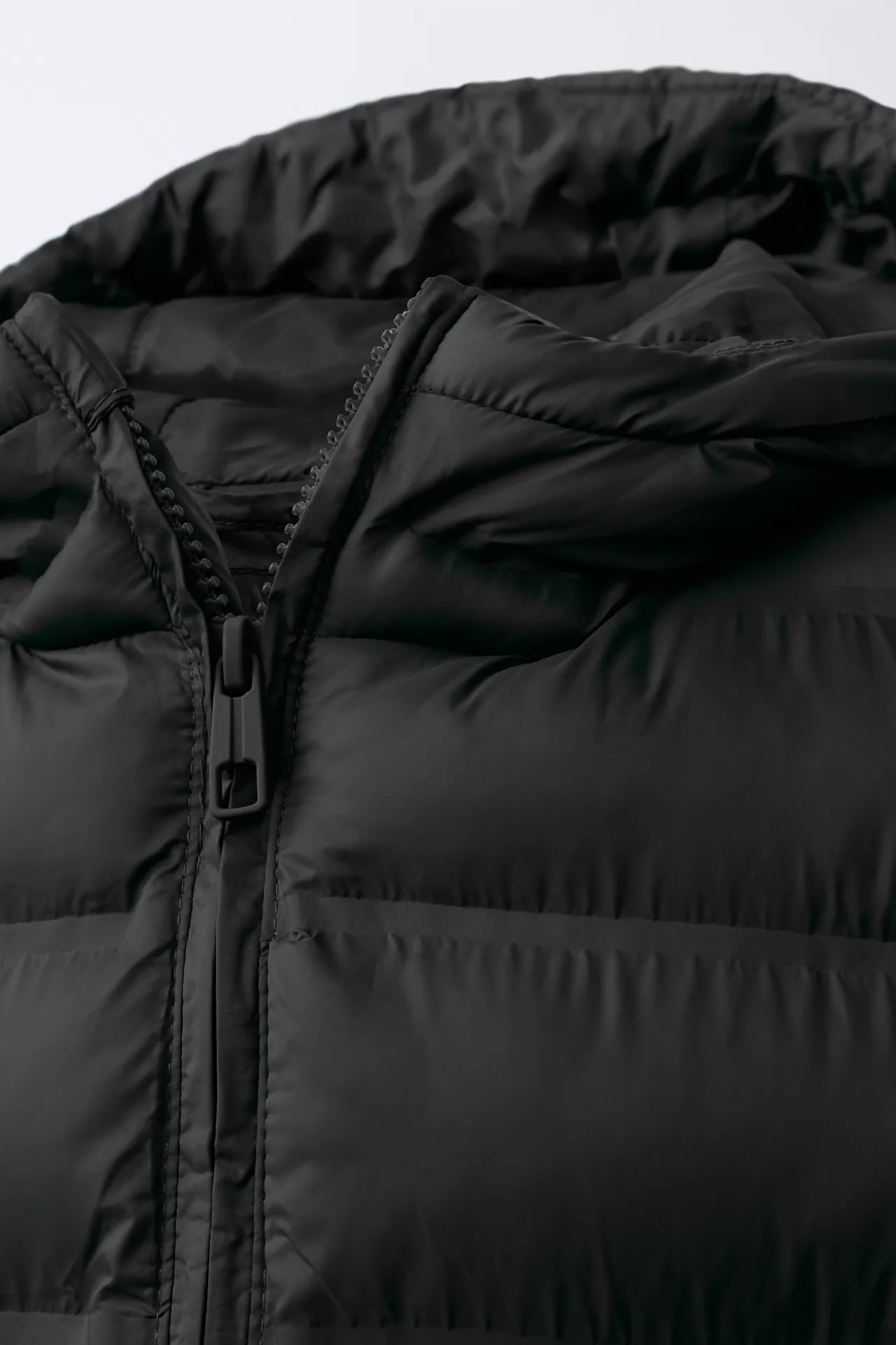 ESSENTIAL GILET - BLACK